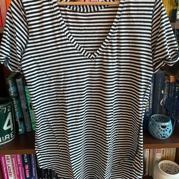 lululemon love tee - classic stripe - Picture 1 of 4